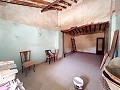Spacious country house with 8 rooms to renovate in Yecla in Pinoso Villas