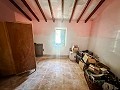 Spacious country house with 8 rooms to renovate in Yecla in Pinoso Villas