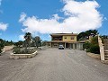 Preciosa villa con piscina y 5 habitaciones en Sax in Pinoso Villas