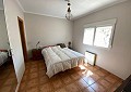 Finca met 3 slaapkamers en 2 badkamers in Sax met meer dan 16.000 m2 grond in Pinoso Villas