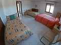 Villa de 5 dormitorios con piscina en Crevillente in Pinoso Villas